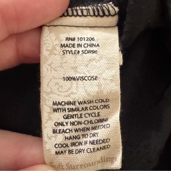 Soft Surroundings Sistine Floral Embroidery Jacquard Pintuck Shirt - Picture 5 of 6